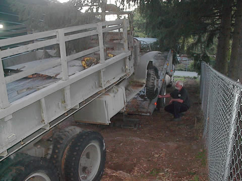 EER transport dumping off the dumper.  Cool rig, a 30+ ft rollback.